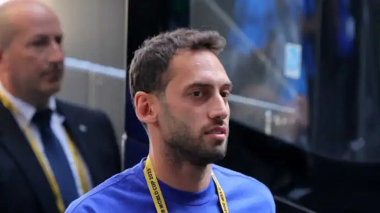 Hakan Çalhanoğlu Sakatlandı Sağ Bacağında Kas Zorlanması Tespit Edildi