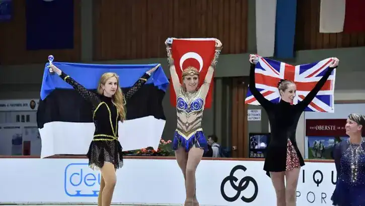 Naz Arıcı, Artistik Buz Pateni’nde Dünya Masterlar Şampiyonu Oldu