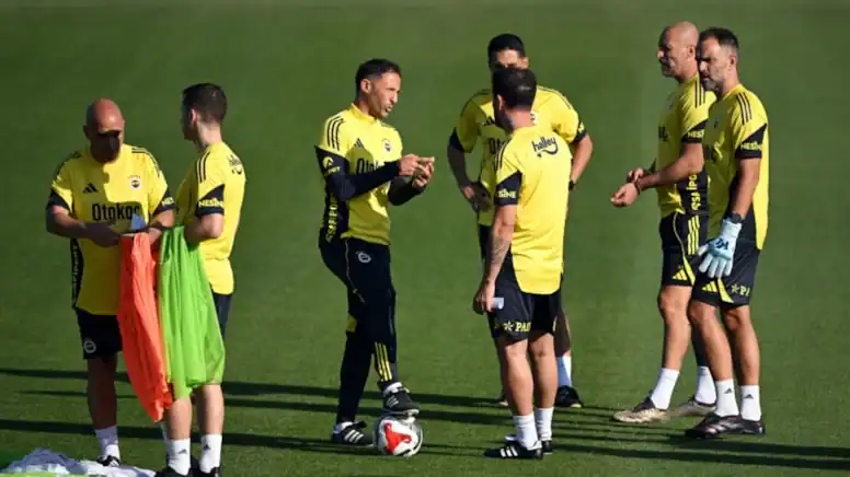 Domenico Tedesco, Fenerbahçe ile İlk Antrenmanına Çıktı Trabzonspor Maçına Kadar Tesislerde Kalacak