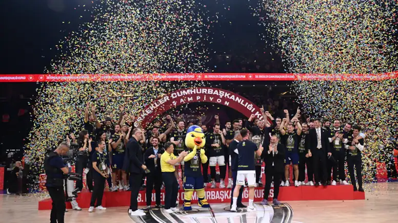 Fenerbahçe Beko, Olaylı Derbide Beşiktaş GAIN’i Yenerek 38. Cumhurbaşkanlığı Kupası’nı Kazandı