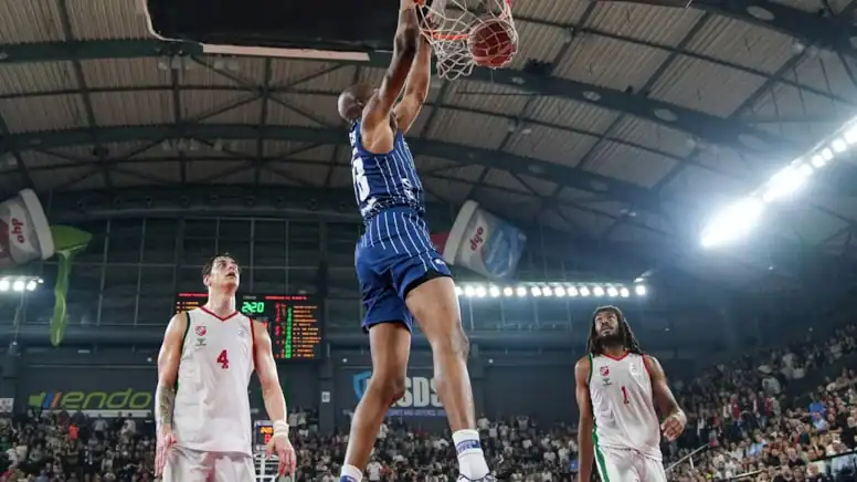 Anadolu Efes, İzmir Deplasmanında Karşıyaka'yı 101-87 Yenerek Zirveye Abone Oldu