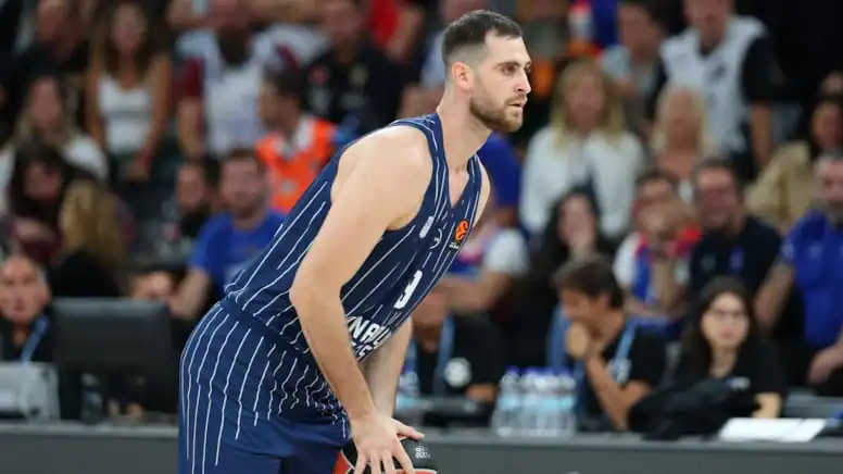 Anadolu Efes’in Yıldızı Papagiannis Ameliyat Edildi 8 Ay Sahalardan Uzak!