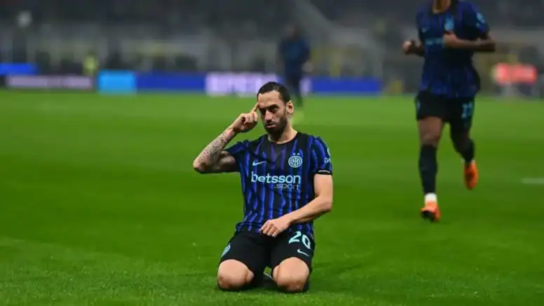 Hakan Çalhanoğlu Çift Golle Parladı Inter Fiorentina’yı Ezdi!