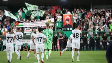 Hatayspor Taraftarlarından Eşi Görülmemiş Protesto 1200 KM Yol Gelip İlk Yarıda Stadı Terk Ettiler