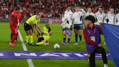 Milli Maçta Korku Dolu Anlar Hakem Seremonide Yere Yığıldı, Dördüncü Hakem Maçı Yönettirdi