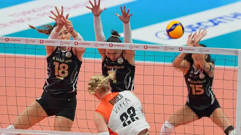 VakıfBank, Sultanlar Ligi Dev Maçında Eczacıbaşı'nı 3-1 Yendi