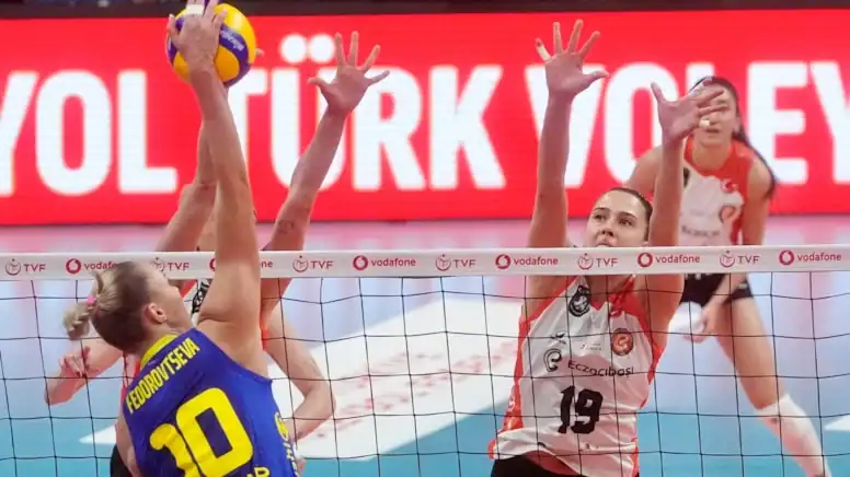 Fenerbahçe, Derbide Eczacıbaşı Dynavit'i 3-1 Yenerek Zirve Takibini Sürdürdü