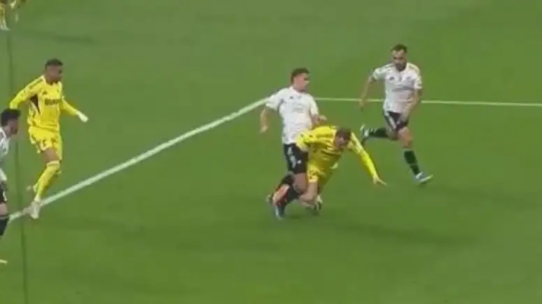 Fenerbahçe'den Derbide Çift Penaltı İtirazı!