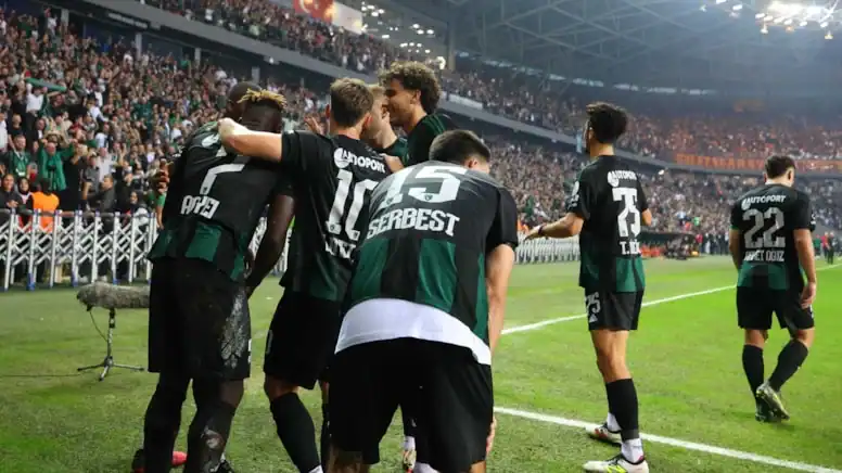 Kocaelispor Futbolcularına 100 Milyon Lira Ödeme Gerçekleştirildi