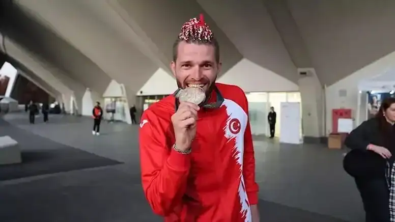 Yasin Süzen, Japonya'da Türkiye'ye İlk Altın Madalyayı Getirdi