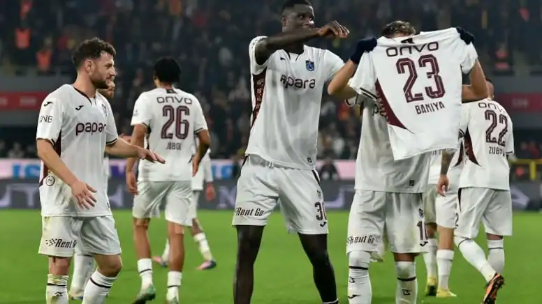 Trabzonspor'dan 10 Maçlık Yenilmezlik Serisi İzmir'de İkincilik Koltuğuna Oturdular