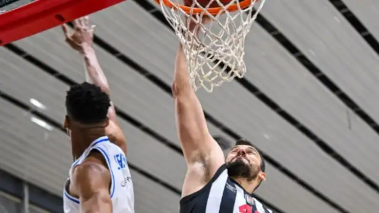 Beşiktaş GAİN Yunanistan'da Fark Attı 100 Sayı Barajını Aştı