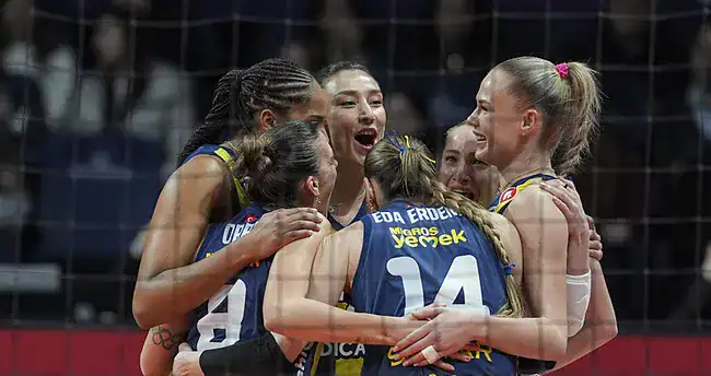 Fenerbahçe Derbide Galatasaray'a Set Vermedi