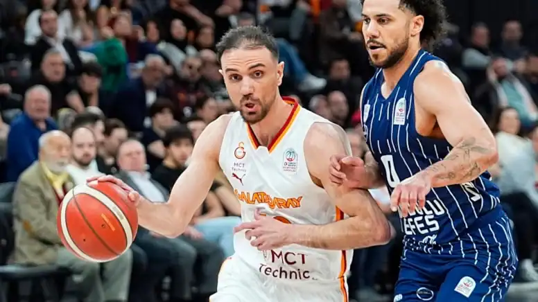 Anadolu Efes Deplasmanda Galatasaray'ı Devirmeyi Başardı