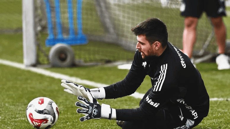 Beşiktaş'ta Ayrılık Çanları Çalıyor: Ersin Destanoğlu'na Sürpriz Talip! 1 Beşiktaş'ta Ayrılık Çanları Çalıyor Ersin Destanoğlu'na Sürpriz Talip!