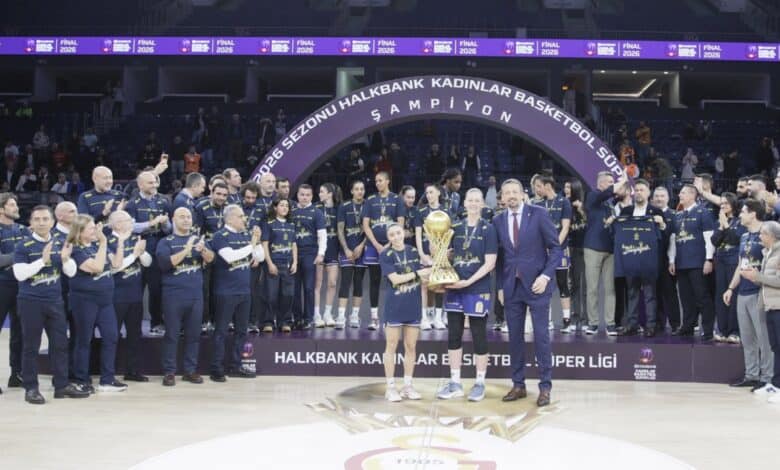 Fenerbahçe Opet'ten Tarihi Zafer Namağlup Şampiyonluk