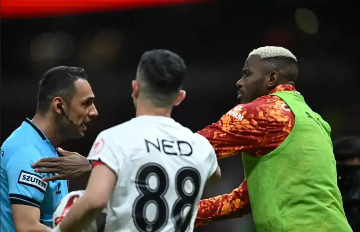 Galatasaray'da Osimhen'in Dönüşü Olaylı Oldu: Maç Sonunda Çılgına Döndü 1 Galatasaray'da Osimhen'in Dönüşü Olaylı Oldu Maç Sonunda Çılgına Döndü