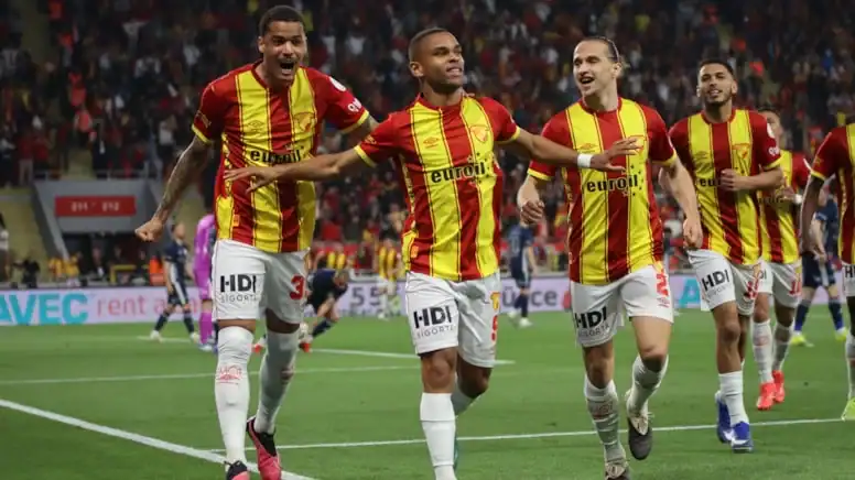 Göztepe'den Rekor Başlangıç: Antalyaspor'u Ateşe Attılar 1 Göztepe'den Rekor Başlangıç Antalyaspor'u Ateşe Attılar