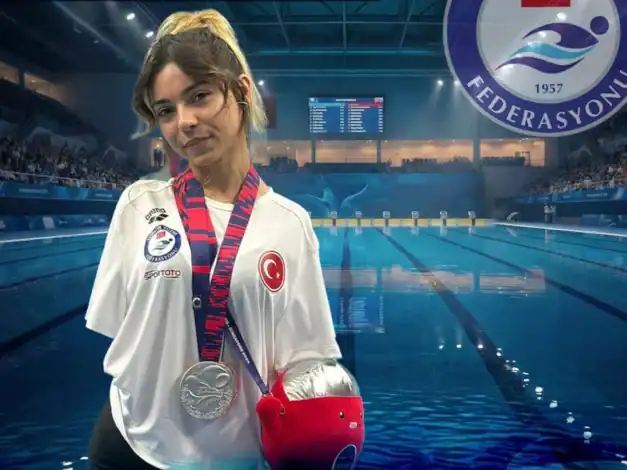 Milli Yüzücü Sevilay Öztürk'ten Almanya'da Altın Madalya Zaferi