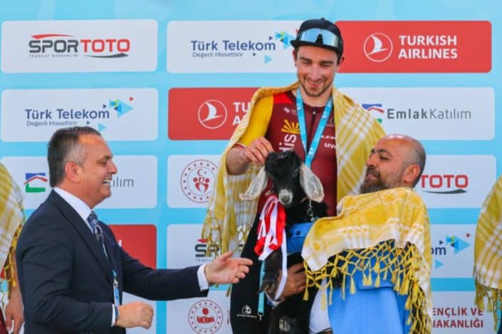 Türkiye Turu'nun Görünmeyen Yüzü: Sürprizler, Kazalar ve Bagatin 1 Türkiye Turu'nun Görünmeyen Yüzü Sürprizler, Kazalar ve Bagatin