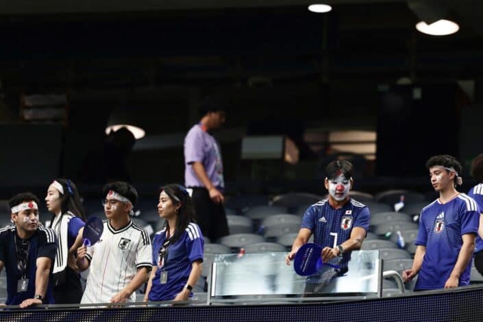 Japon Taraftarlardan Dünya Kupası'nda Temizlik Gelenekleri 1 Japon Taraftarlardan Dünya Kupası'nda Temizlik Gelenekleri