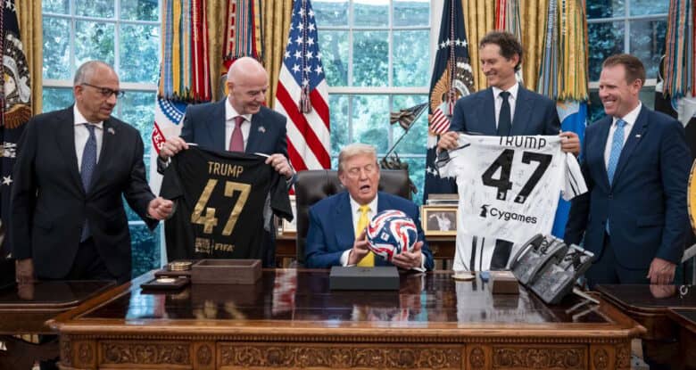 FIFA'daki Dünya Kupası Tartışmasında Üst Düzey İstifa 1 FIFA'daki Dünya Kupası Tartışmasında Üst Düzey İstifa