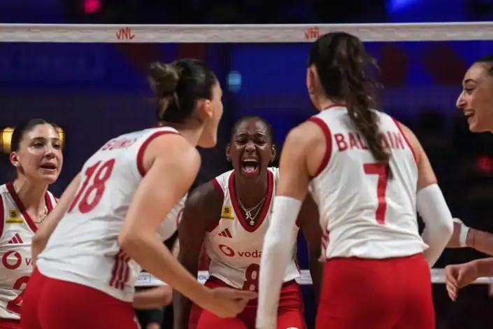 Filenin Sultanları Yarı Finalde: Türkiye Kanada'yı 3-1 Mağlup Etti