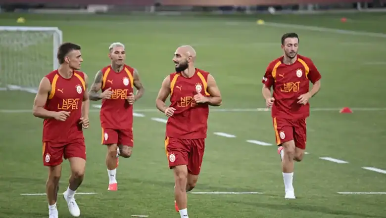 Galatasaray'da Yeni Sezon Çalışmaları: Milli Yıldızlar Sahada 1 Galatasaray'da Yeni Sezon Çalışmaları: Milli Yıldızlar Sahada
