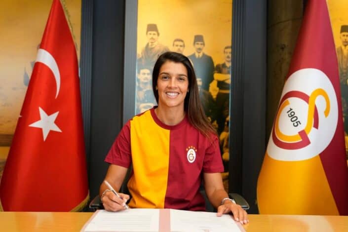 Galatasaray Kadın Futbol Takımı'ndan Carole Costa Transferi 1 Galatasaray Kadın Futbol Takımı'ndan Carole Costa Transferi