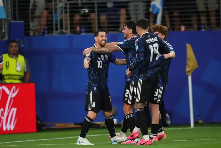 Lionel Messi'nin Havalimanındaki Güvenlik Taraması Sosyal Medyada Gündem Oldu 1 Lionel Messi'nin Havalimanındaki Güvenlik Taraması Sosyal Medyada Gündem Oldu
