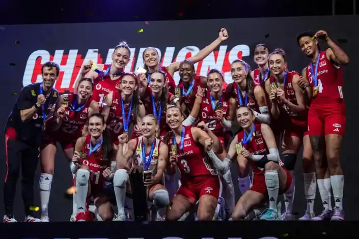 Türkiye Kadın Voleybol Takımı 2026 VNL Şampiyonu Oldu 1 Türkiye Kadın Voleybol Takımı 2026 VNL Şampiyonu Oldu