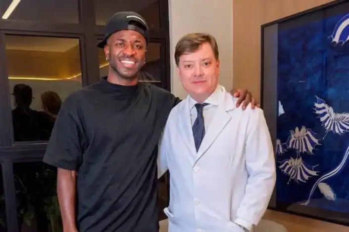 Vinicius Junior'dan Dünya Kupası Sonrası Estetik Sürprizi 1 Vinicius Junior'dan Dünya Kupası Sonrası Estetik Sürprizi