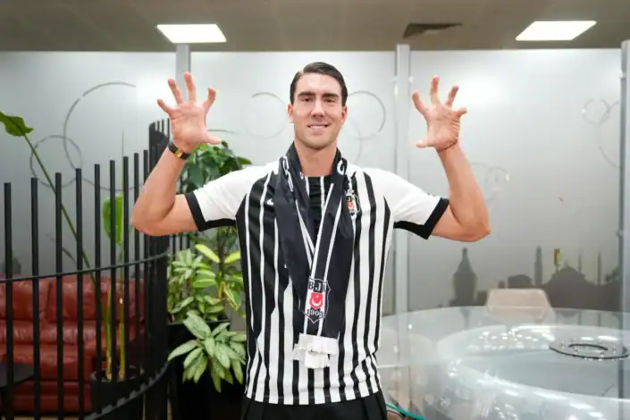 Beşiktaş, Sırp Forvet Dusan Vlahovic ile 3 Yıllık Sözleşme İmzaladı