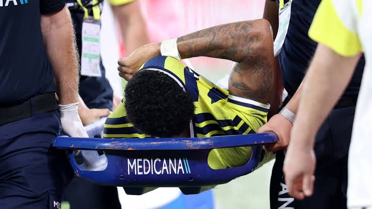 Fenerbahçe'de Jayden Oosterwolde Sakatlandı 1 Fenerbahçe'de Jayden Oosterwolde Sakatlandı