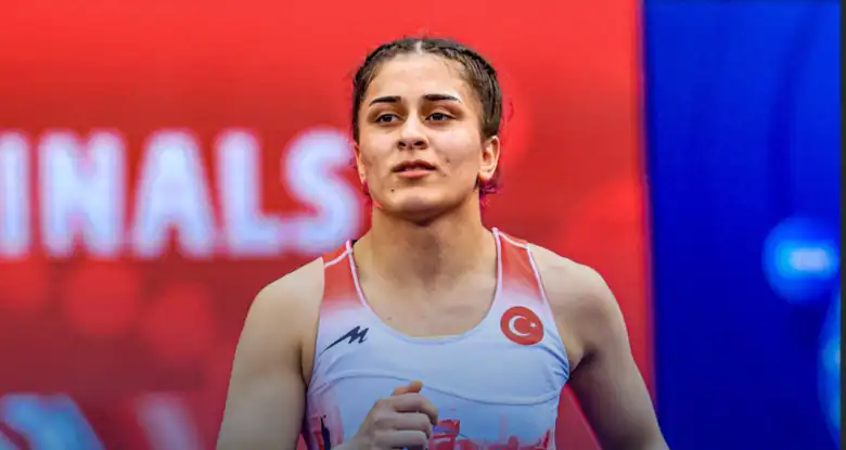 Milli Güreşçi Özdenur Özmez'den Dünya Şampiyonluğu