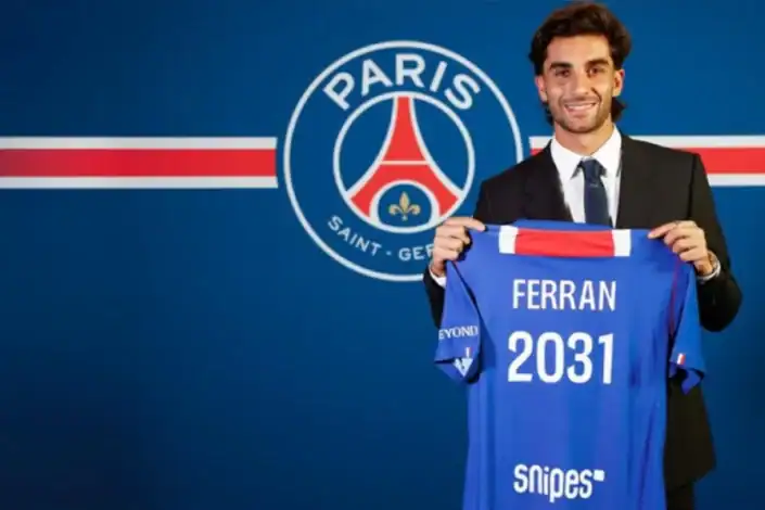 PSG, Ferran Torres'i 2031'e Kadar Kadrosuna Kattı