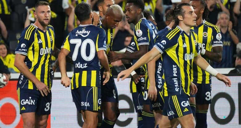 Fenerbahçe'de Dört Oyuncuyla Yollar Ayrıldı