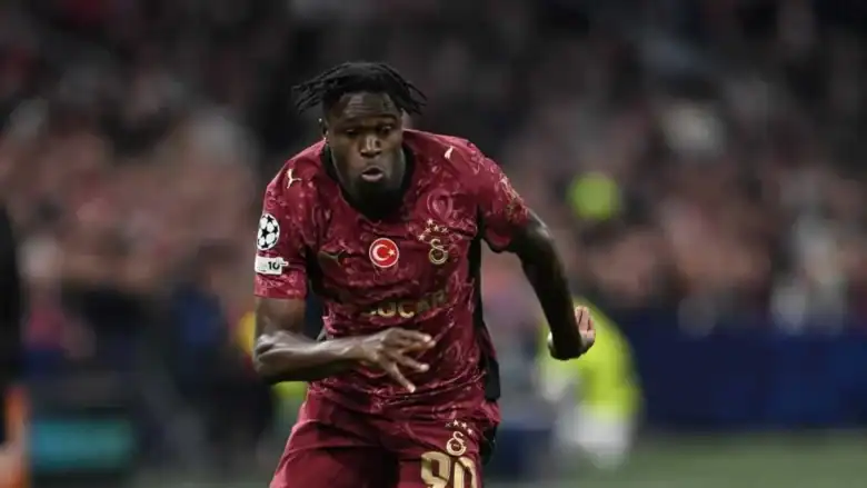 Dursun Özbek: Singo'nun sakatlığı ciddi değil 1 Galatasaray Başkanı Dursun Özbek basın toplantısında açıklama yaparken