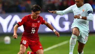 Kocaeli Stadı'nda oynanan Türkiye-Fransa UEFA Uluslar A Ligi maçında mücadele