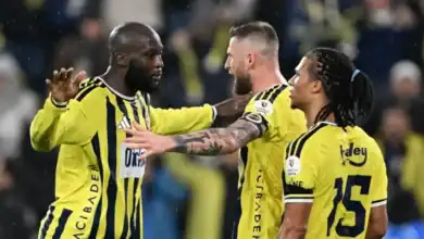 Fenerbahçe Alanyaspor'u 3-0 yenip derbi öncesi moral depoladı