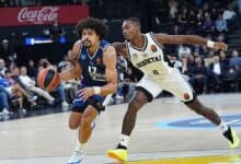 Anadolu Efes ile Beşiktaş arasındaki EuroLeague derbisinde mücadele