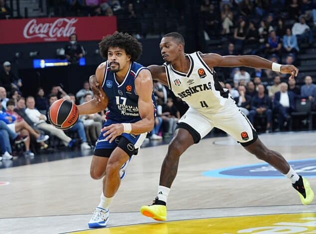 Anadolu Efes, Beşiktaş derbisini 89-80 kazandı 1 Anadolu Efes ile Beşiktaş arasındaki EuroLeague derbisinde mücadele