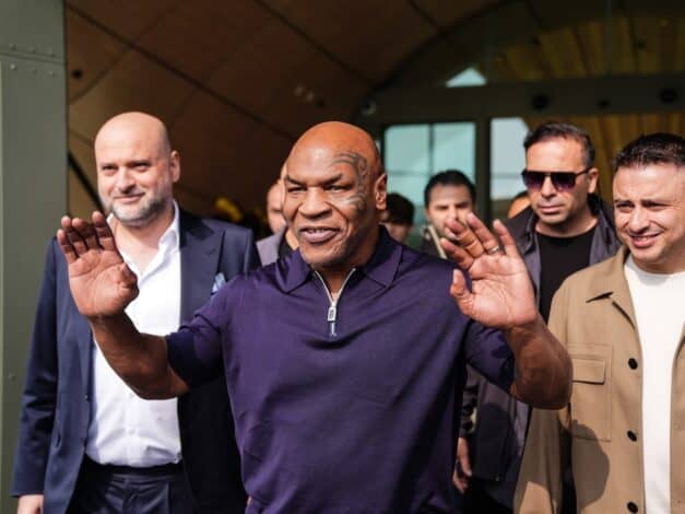 Eski ağır sıklet boks şampiyonu Mike Tyson, İstanbul Havalimanı'nda karşılandı