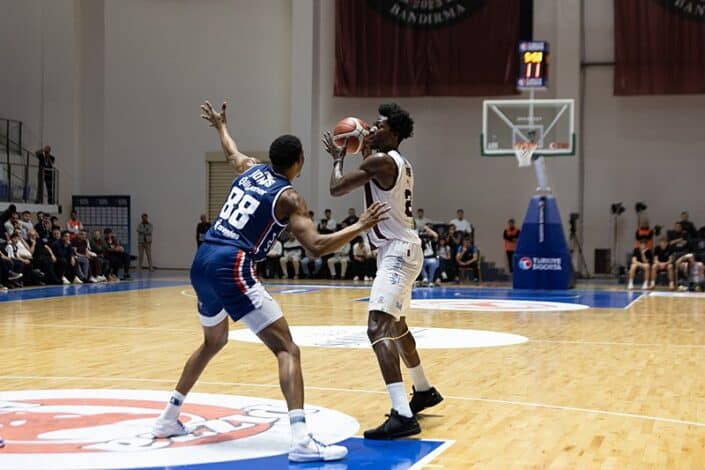Anadolu Efes, Bandırma deplasmanından 85-79 galibiyetle döndü 1 Anadolu Efes, Bandırma deplasmanından 85-79 galibiyetle döndü