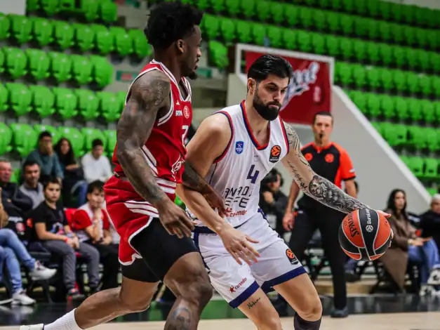 Anadolu Efes, Hapoel Tel Aviv karşısında 118-88'lik yenilgi aldı 1 Anadolu Efes ile Hapoel Tel Aviv arasında oynanan EuroLeague karşılaşması