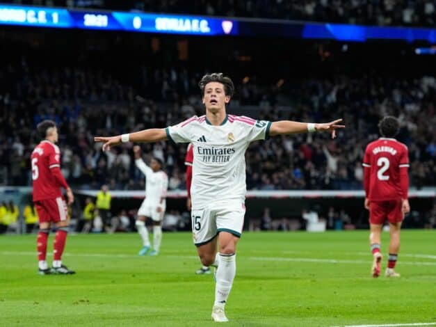 Arda Güler'e 2031'e kadar yeni sözleşme ve çifte maaş planı 1 Real Madrid forması giyen Arda Güler, sözleşme görüşmeleri