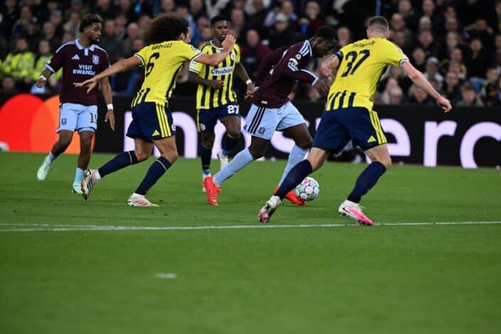 Aston Villa, Fenerbahçe'yi 6-0 mağlup etti 1 Aston Villa, Fenerbahçe'yi 6-0 mağlup etti