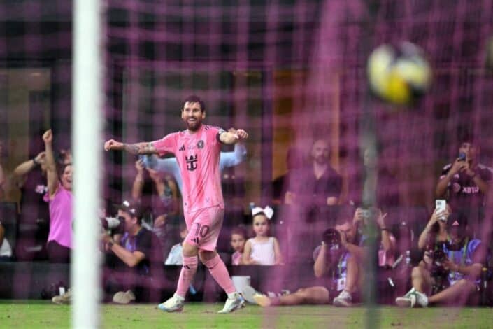 Messi, Adidas videosunda Can Uzun'u genç yetenekler arasında gösterdi 1 Messi, Adidas videosunda Can Uzun'u genç yetenekler arasında gösterdi