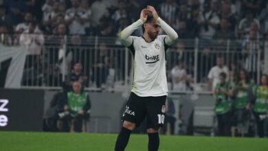 Beşiktaş Teknik Direktörü Vincenzo Italiano, Crystal Palace maçı öncesi basın toplantısında konuşuyor