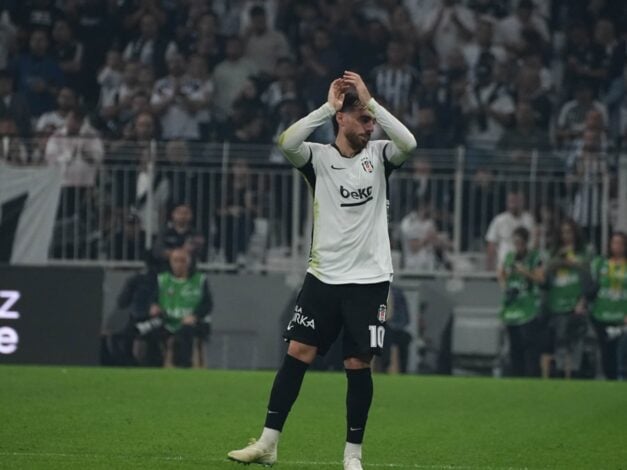 Beşiktaş Teknik Direktörü Vincenzo Italiano, Crystal Palace maçı öncesi basın toplantısında konuşuyor